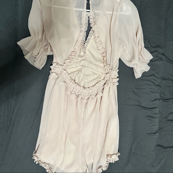 Size large romper - Picture 2 of 2